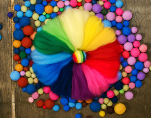 palette color circle and  felted colored beads .