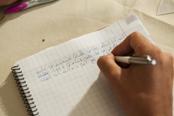 Schüler macht Hausaufgaben, Libanon
