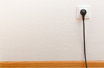 Single electric socket with plug