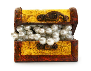Treasure chest with white pearl