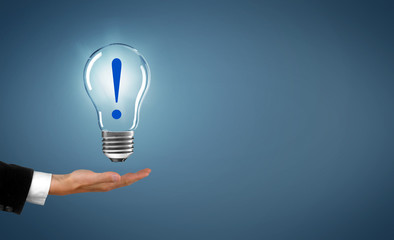 Lampe mit Ausrufezeichen
