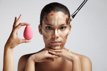 Highlighting and shading area showing to contour corrective face - 76731242