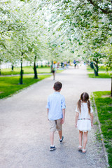 Fototapeta na wymiar Kids in a spring park
