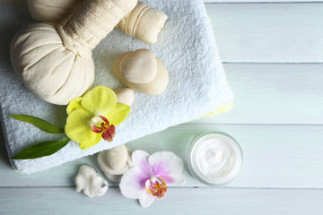Obraz na płótnie Canvas Spa treatments with orchid flowers on wooden table background