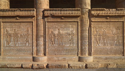 Hieroglyphic carvings on the exterior walls of an ancient egypti © Kokhanchikov