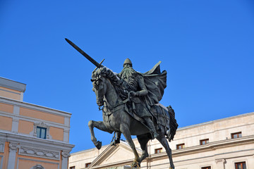 estatua de el cid campeador en burgos - obrazy, fototapety, plakaty