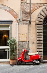 Lucca Red Scooter