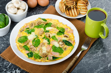 Frittata with ham, mushrooms and spinach