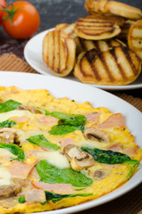 Frittata with ham, mushrooms and spinach