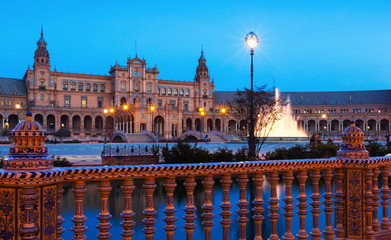 Naklejka premium twilight view of Plaza de Espana