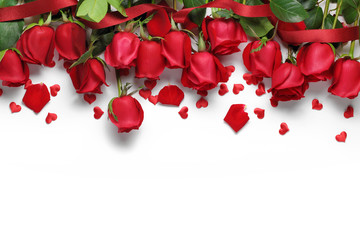 Red roses and heart shape ornaments - obrazy, fototapety, plakaty