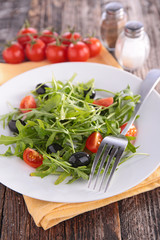 tomato and arugula salad