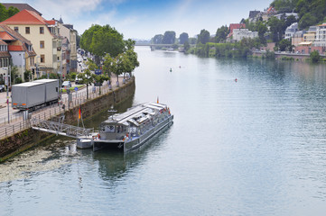 navigable river, urban promenade and pleasure vessel