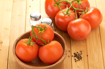 Setting pasta with tomato and garlic