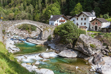 Fototapeta na wymiar The stone bridge in Arvigo