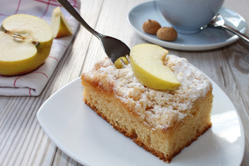 Apfelkuchen und Kaffee