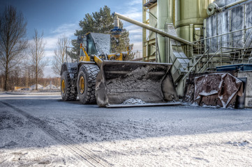 radlader mit schnee