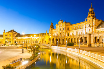 Obraz na płótnie Canvas Sevilla plaza Spain at dusk