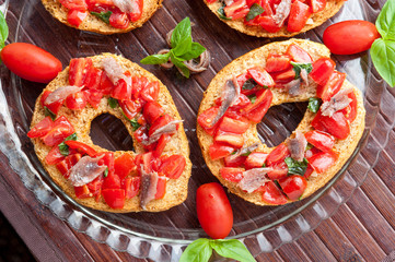 Friselle al pomodoro e basilico