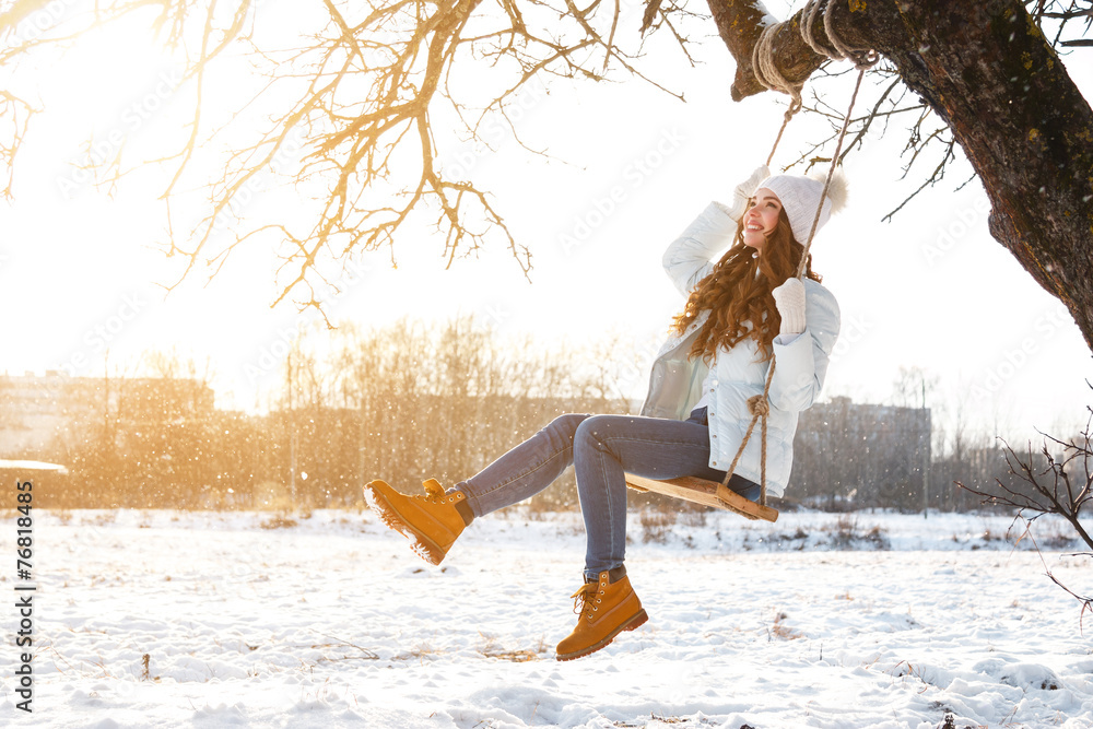 Poster Happy girl and rope swing