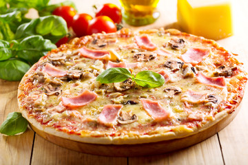 pizza with bacon and mushrooms