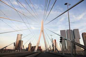 Fahren auf der Erasmusbrücke
