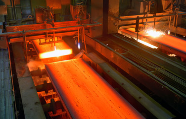 Fototapeta na wymiar Gas cutting of the hot metal