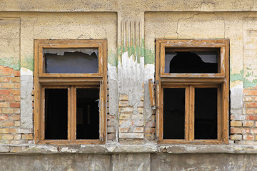 Fototapeta na wymiar Abandoned windows