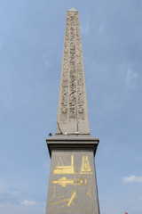 Fototapeta na wymiar Parigi, obelisco 2