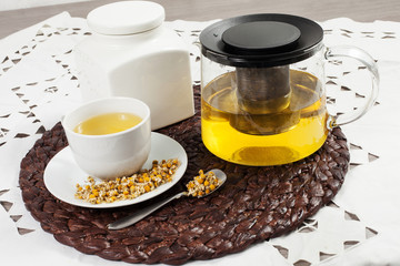 Camomilla su sfondo bianco