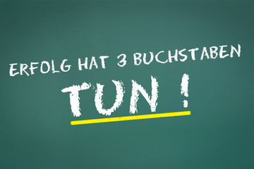 grüne Kreidetafel mit Motivationstext