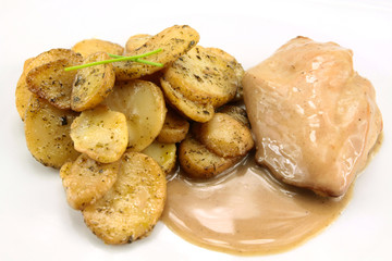 escalope de volaille et pommes de terre salardaise