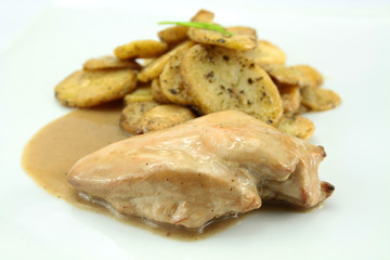 escalope de volaille et pommes de terre salardaise