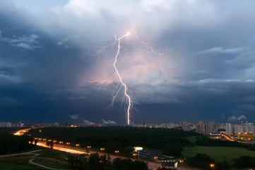 Crédence de cuisine en verre imprimé Orage Summer thunderstorm with lightning over Moscow, Russia