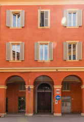Fototapeta na wymiar Palazzo con portico a Modena