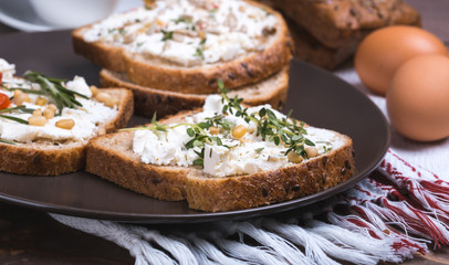 Sandwich with soft cheese