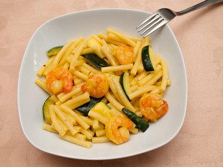 Pasta with shrimp & zucchini