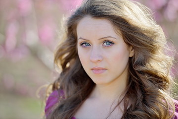 Naklejka premium young beautiful woman portrait outdoor