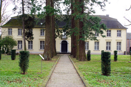 ehemaliges Kreuzherrenkloster Haus Hohenbusch