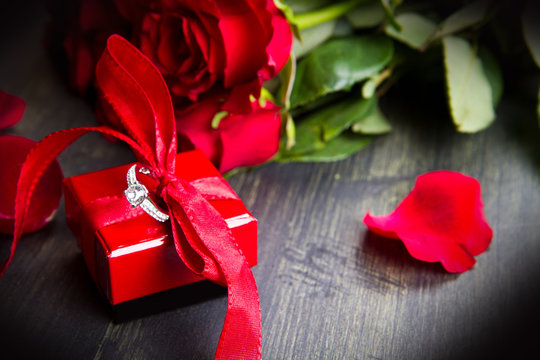 valentine's day Red roses and gift box on a wooden background