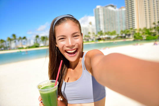 Fitness selfie girl drinking green smoothie
