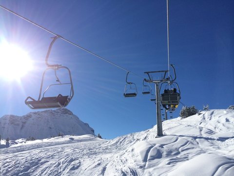 skilift im sonnenschein