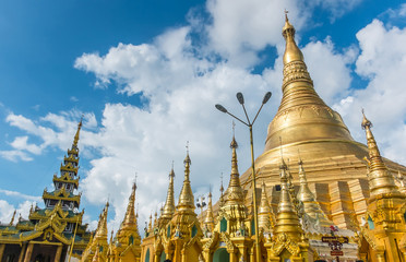 Naklejka premium Shwedagon Pagoda in Yangon, Myanmar.