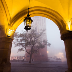 Fototapeta Arch on the market square in Krakow at morning fog obraz