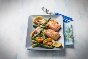grilled salmon with potatoes and asparagus