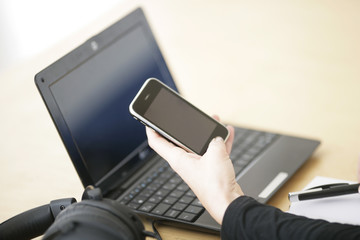 Person mit Smartphone