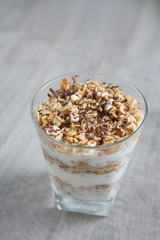 Yogurt and oat dessert