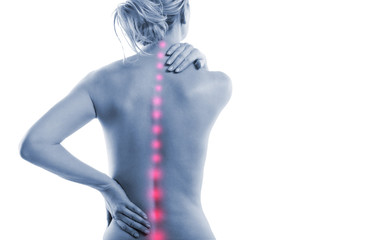 Frau mit Rückenschmerzen Punkten