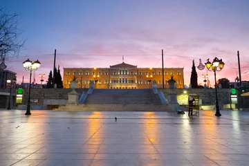 Rolgordijnen Building of Greek parliament in Syntagma square, Athens. © milangonda