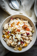 Oatmeal with berries and nuts